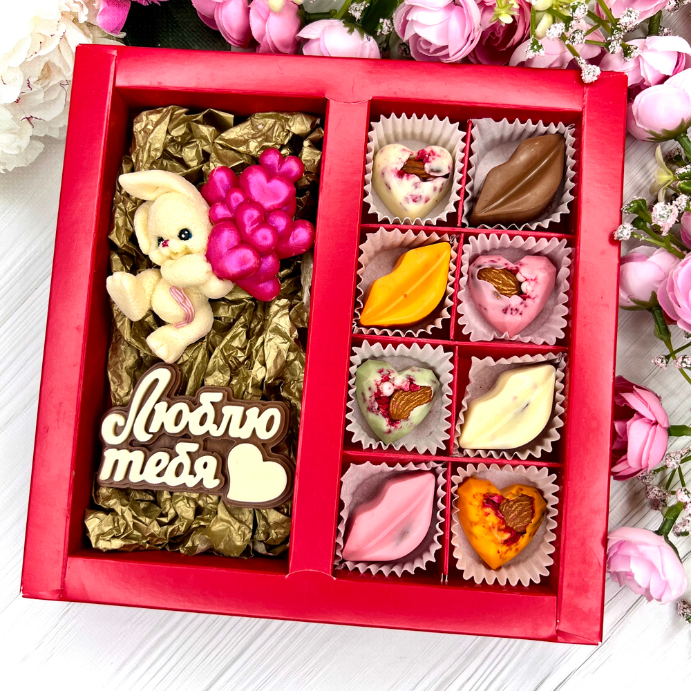 Шоколадный подарок "Люблю тебя": Зайчик с шариками, шоколадка-надпись и 8 конфет ручной работы