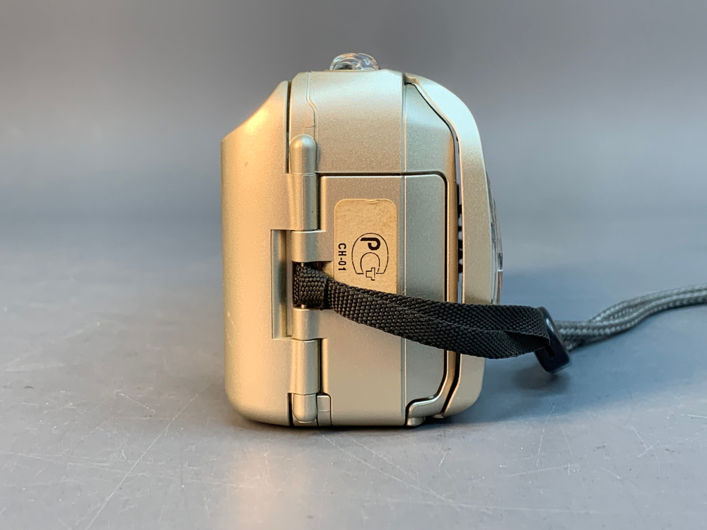 Olympus MJU III 80 потертости на линзе