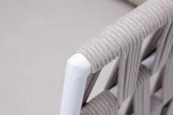 "Диего" кресло плетеное из роупа, основание дуб, каркас алюминий светло-серый (RAL7035) муар, роуп бежевый круглый, ткань бежевая 052