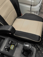 Чехлы Shacman X3000 рестайлинг 3D (экокожа, черный цвет, бежевая экокожа посередине, кант)