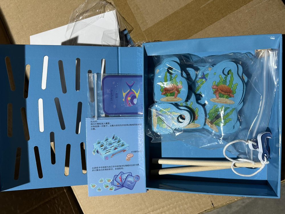 Развивающая игрушка деревянная Сортер рыбки, коробка C-41673