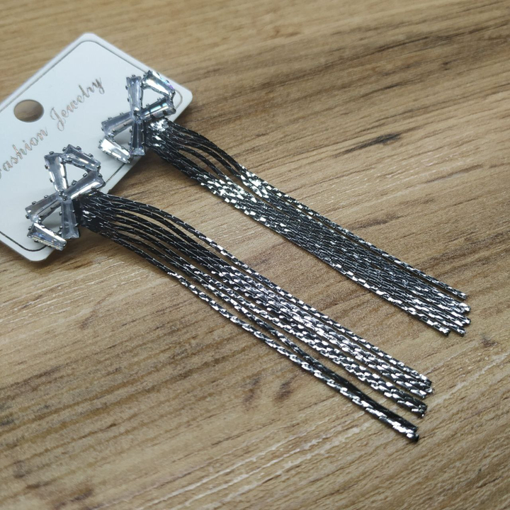 Серьги англ.заст. Bogema бантик из кристалликов цепочки жгутики металл графитовый