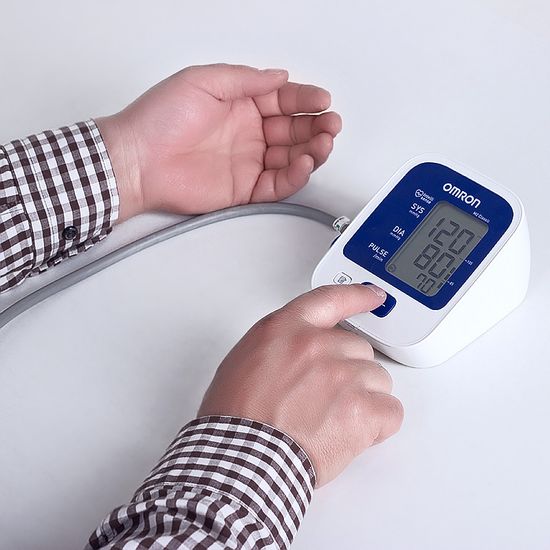 Тонометр Omron автоматический на плечо M2 Classic, универсальная манжета 22-42 см адаптер, HEM-7122-ALRU