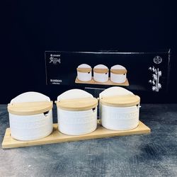 Lenardi 140-148 Набор из 3 банок 420 мл для специй с ложками на подставке BAMBOO в под.уп.(х8)Фарфор