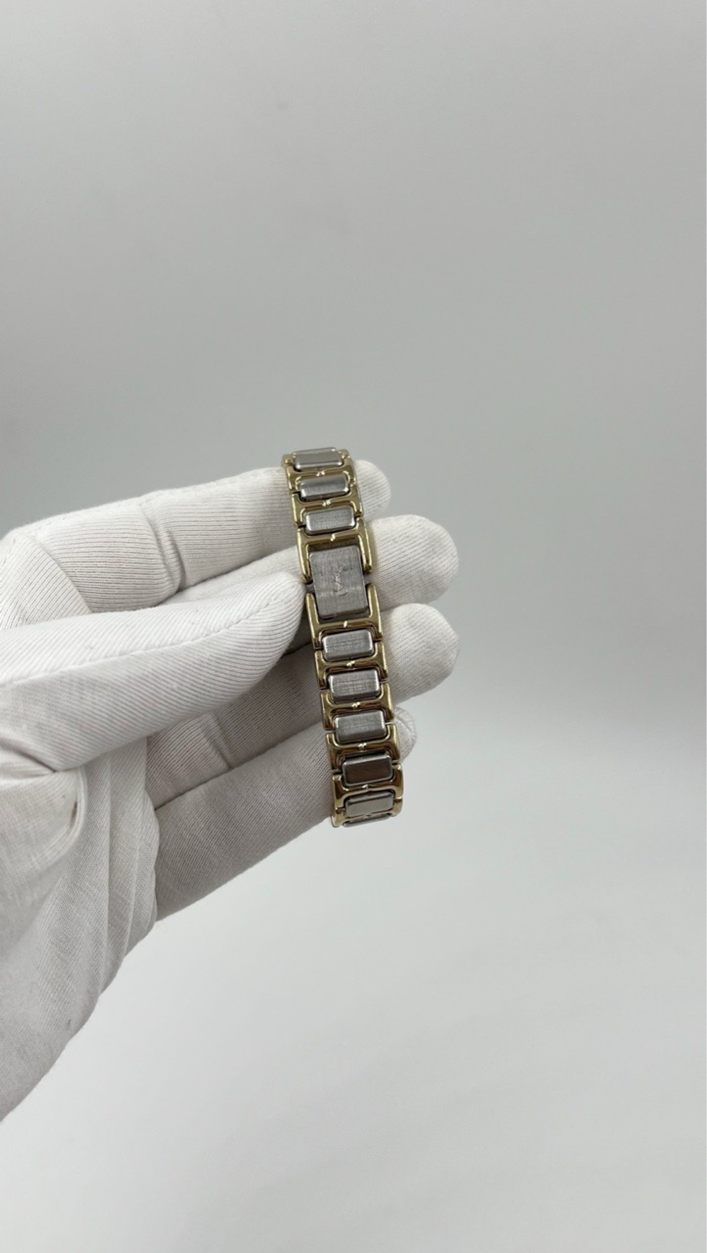 Часы Yves Saint Laurent (только онлайн)