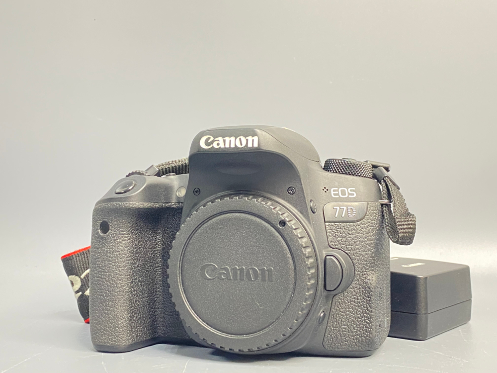 Canon EOS 77D