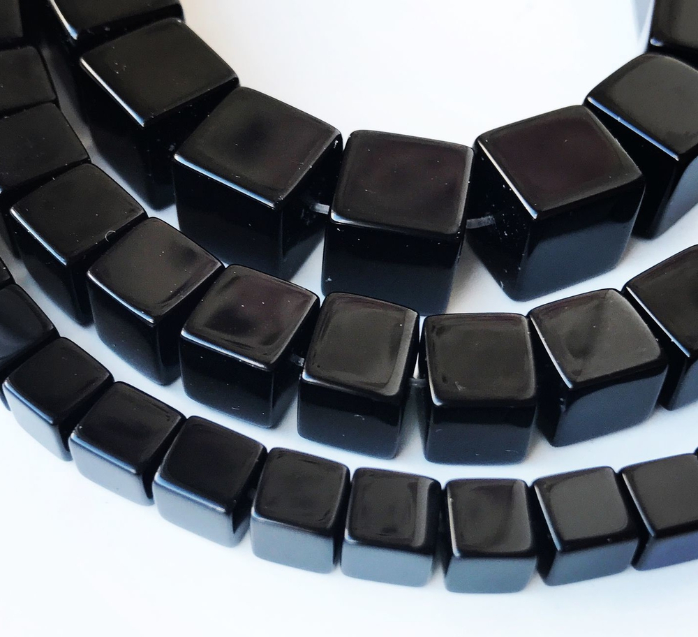 бшк-ач8 Агат черный "Кубик" бусины 8мм, шт
