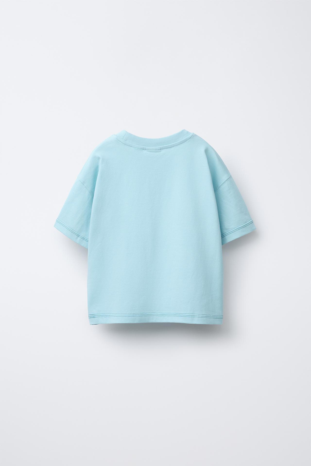 ZARA ФУТБОЛКА С ДЕКОРАТИВНОЙ СТРОЧКОЙ И КАРМАНОМ, НЕБЕСНО-ГОЛУБОЙ