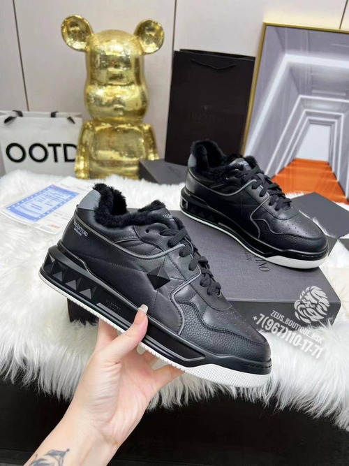 Кроссовки Valentino