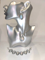 Комплект бижутерии "Лунный камень" - подвеска, серьги и браслет в форме капли