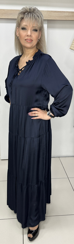 Длинное, каскадное платье