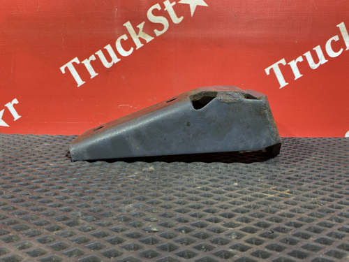 Кронштейн амортизатора переднего