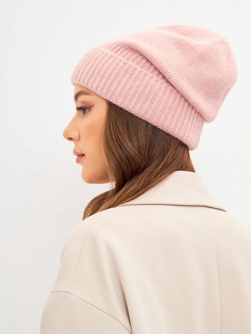 Шапка FABI удлиненная одинарная c отворотом с содержанием 
шерсти енота и ангоры