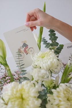 купить нежный букет в белой гамме в подарок маме