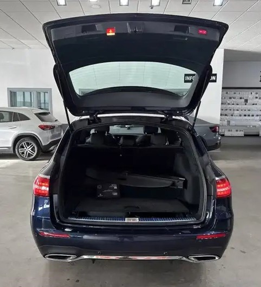 Mercedes-Benz E 230