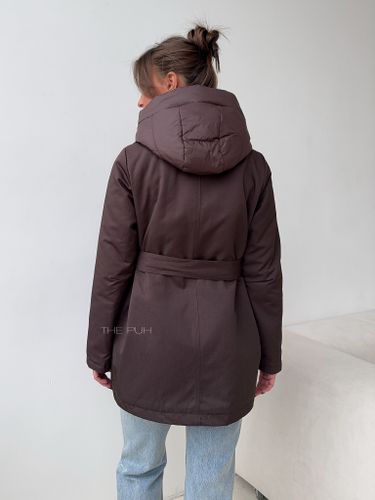 Женская куртка шоколадного цвета с капюшоном