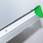 Фитолампа для рассады, вид под углом на светодиоды и внутренний отражатель для эффективного роста