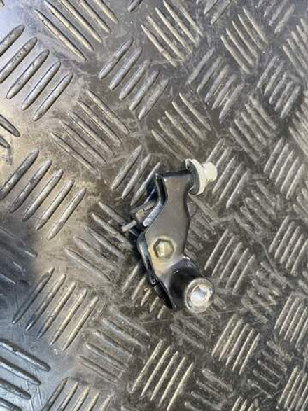 Крепление рычага сцепления Suzuki GSR400 (GK7DA)