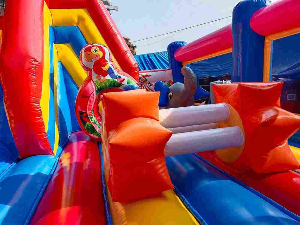 Надувной батут "Яркий цирк" 6x5x3