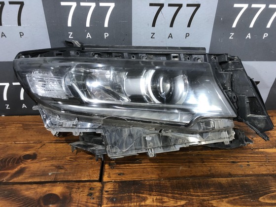 Фара правая Toyota Land Cruiser Prado 150 17-24 Б/У Оригинал 8114560N20