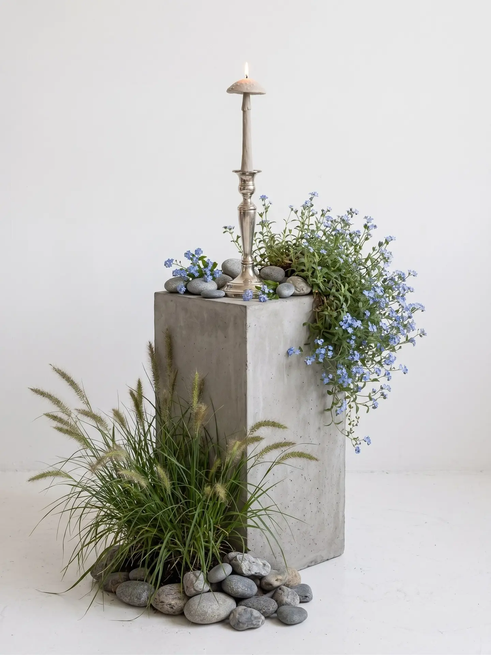 Свеча "Гриб Мухомор" серого цвета