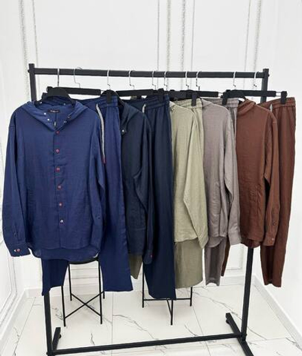 Льняной костюм Kiton