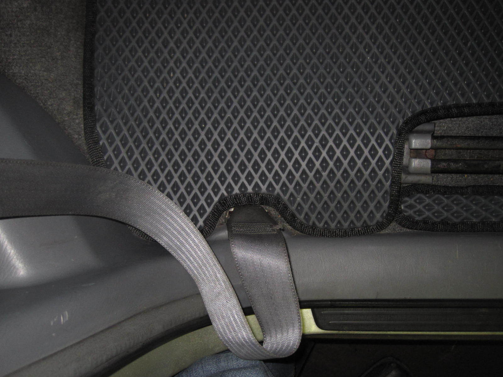 Автоковрики для Toyota RAV 4, II-поколение, 5- дверей (2000-2005)