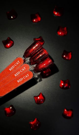 Гель-лак с эффектом кошачий глаз ENIGMA Red Cat 6 мл.