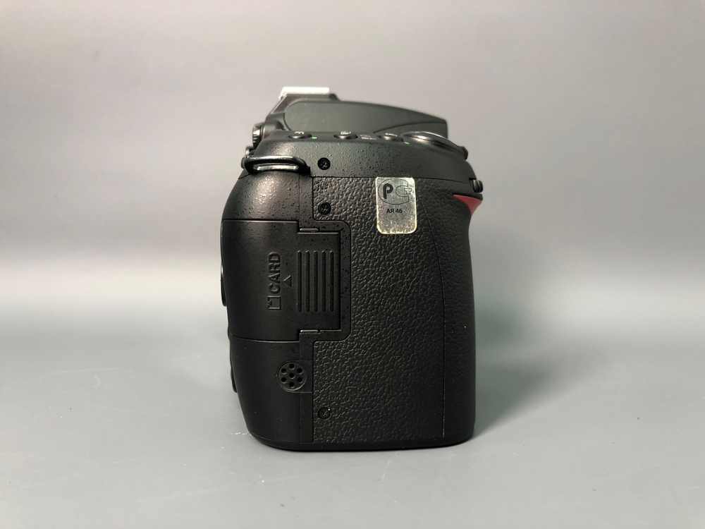 Nikon D90 1800 кадров пробега.