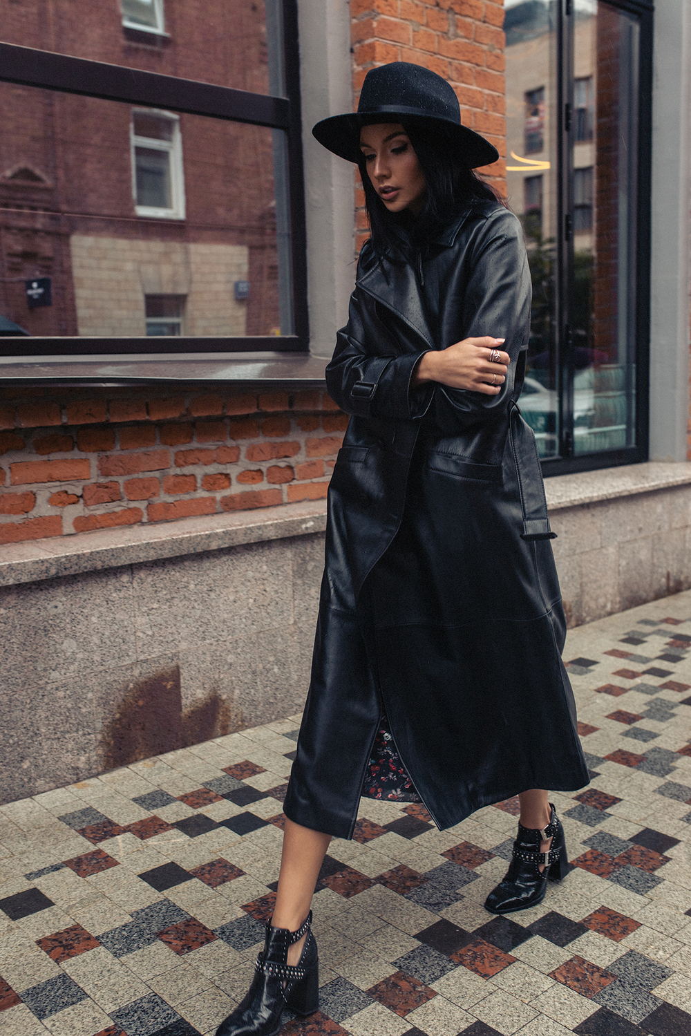 Тренч двубортный кожаный черный