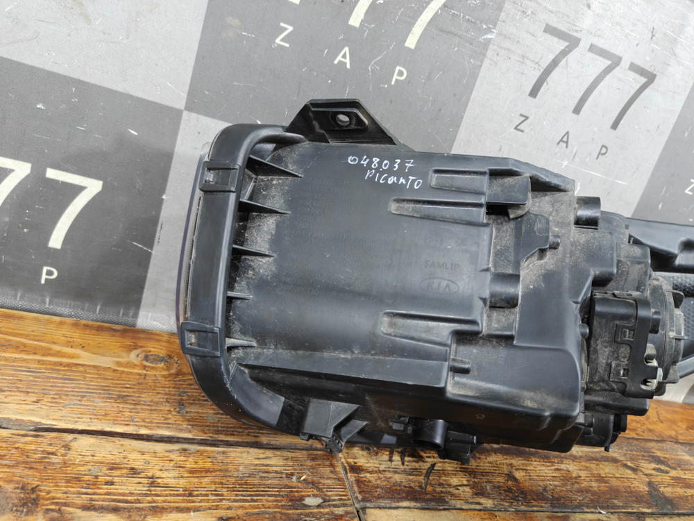 Фара правая LED Kia Picanto 3 (JA) 21-нв Б/У Оригинал 92102G6400