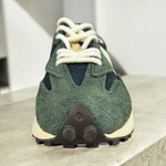 New Balance 327 • Green