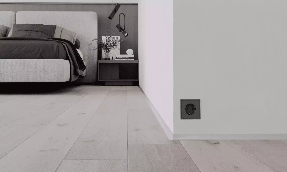 Микроплинтус для пола L-образный серебристый матовый, алюминиевый, C-05.25.2L Ликорн 26×16×2500 мм