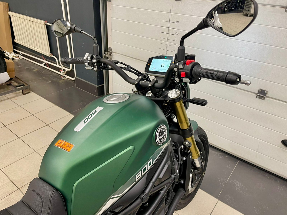 Benelli Leoncino 800 (Green)