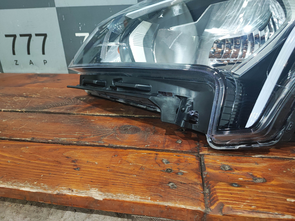 Фара левая галоген Kia Rio 4 (FB) 20-нв Б/У Оригинал 92101H0500