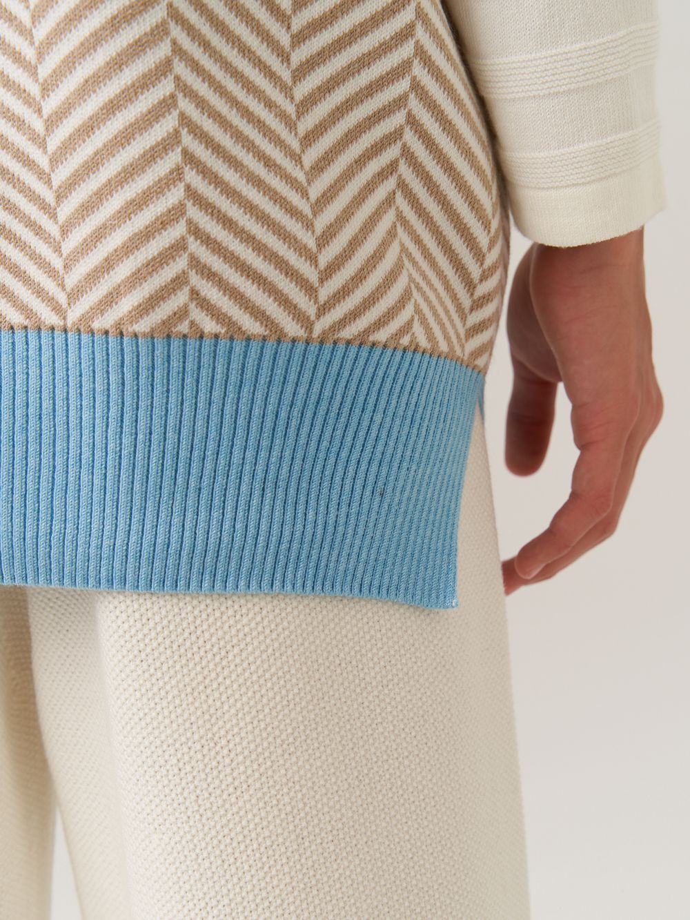 Жилетка для девочки в школу AT953 темно-бежевый