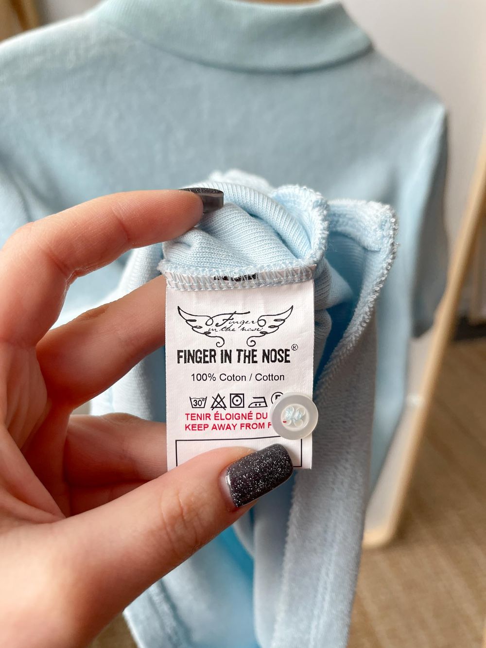 Поло Finger in the Nose