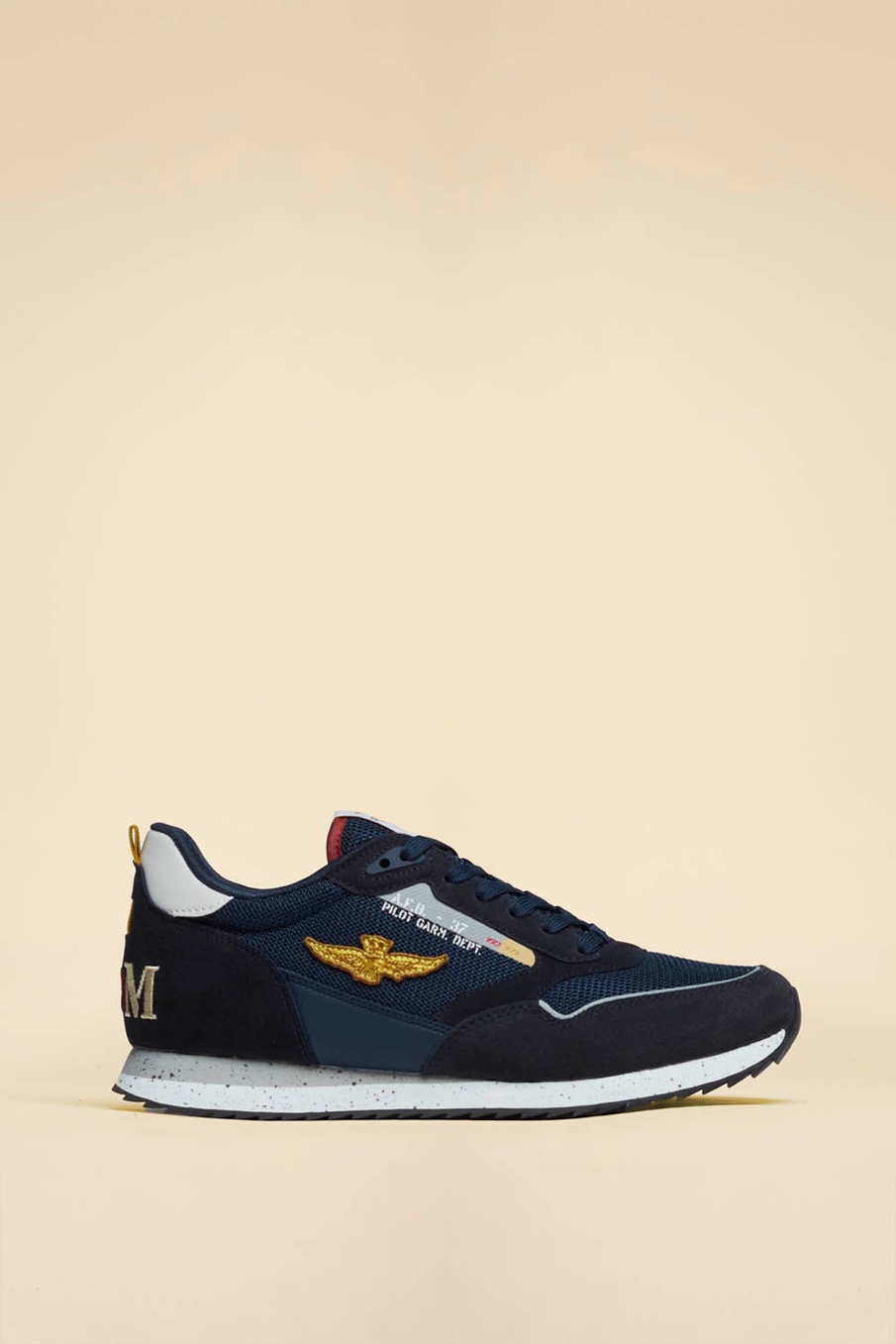 Кроссовки из текстиля