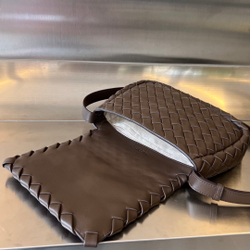 Bottega Veneta Small Cobble Messenger 27 cm