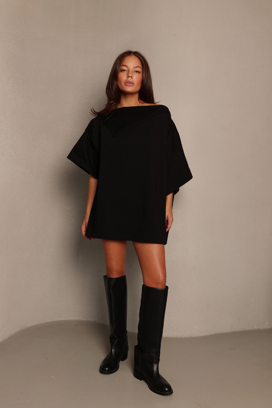 Футболка с отложным уголком