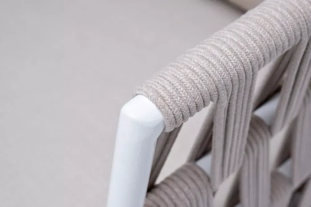 "Диего" кресло плетеное из роупа, основание дуб, каркас алюминий светло-серый (RAL7035) шагрень, роуп бежевый круглый, ткань бежевая 15052