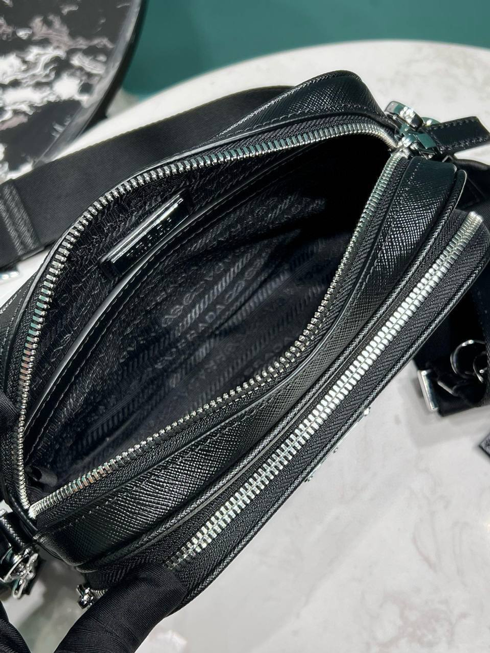 Сумка-мессенджер Prada