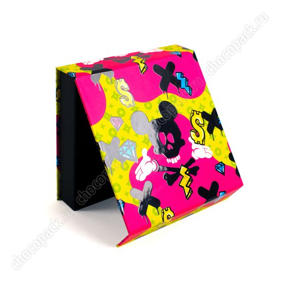 Упаковка с магнитным клапаном для 16 шоколадных конфет. Микки
