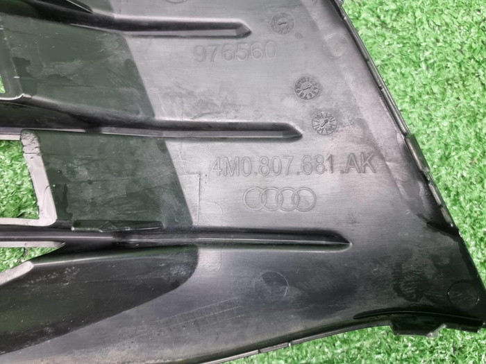 Решетка переднего бампера левая Audi Q7 2 (19-24)