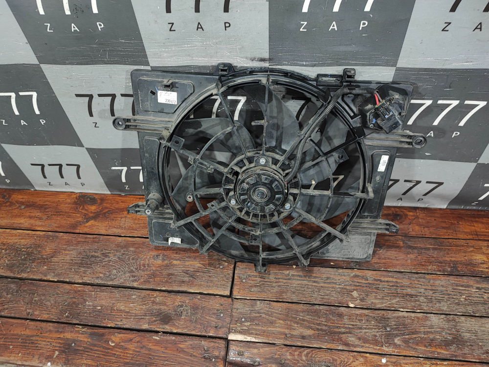 Диффузор с вентилятором Москвич 3 22-нв Б/У Оригинал 1308100V5070