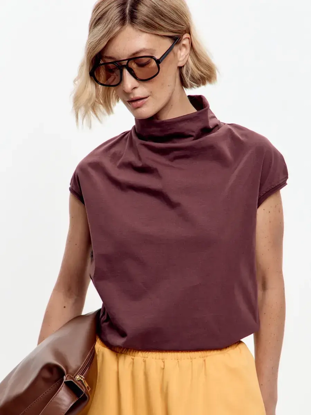 Футболка дизайнерская с цельнокроеным воротником