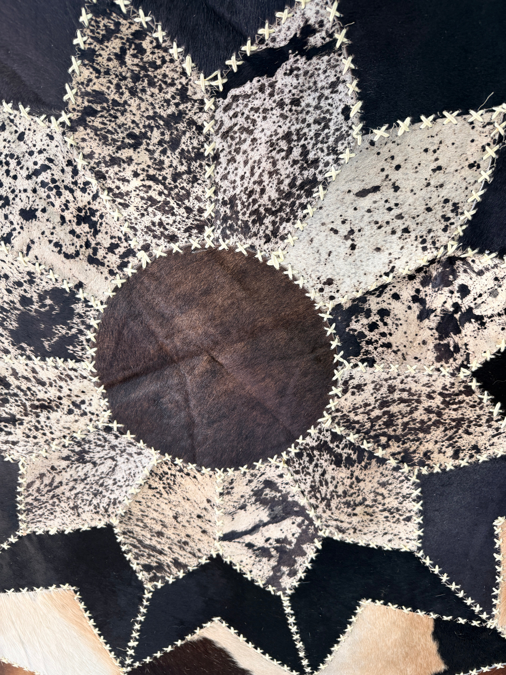 Ковер круглый натуральный на пол / Телячья шкура / 140см
