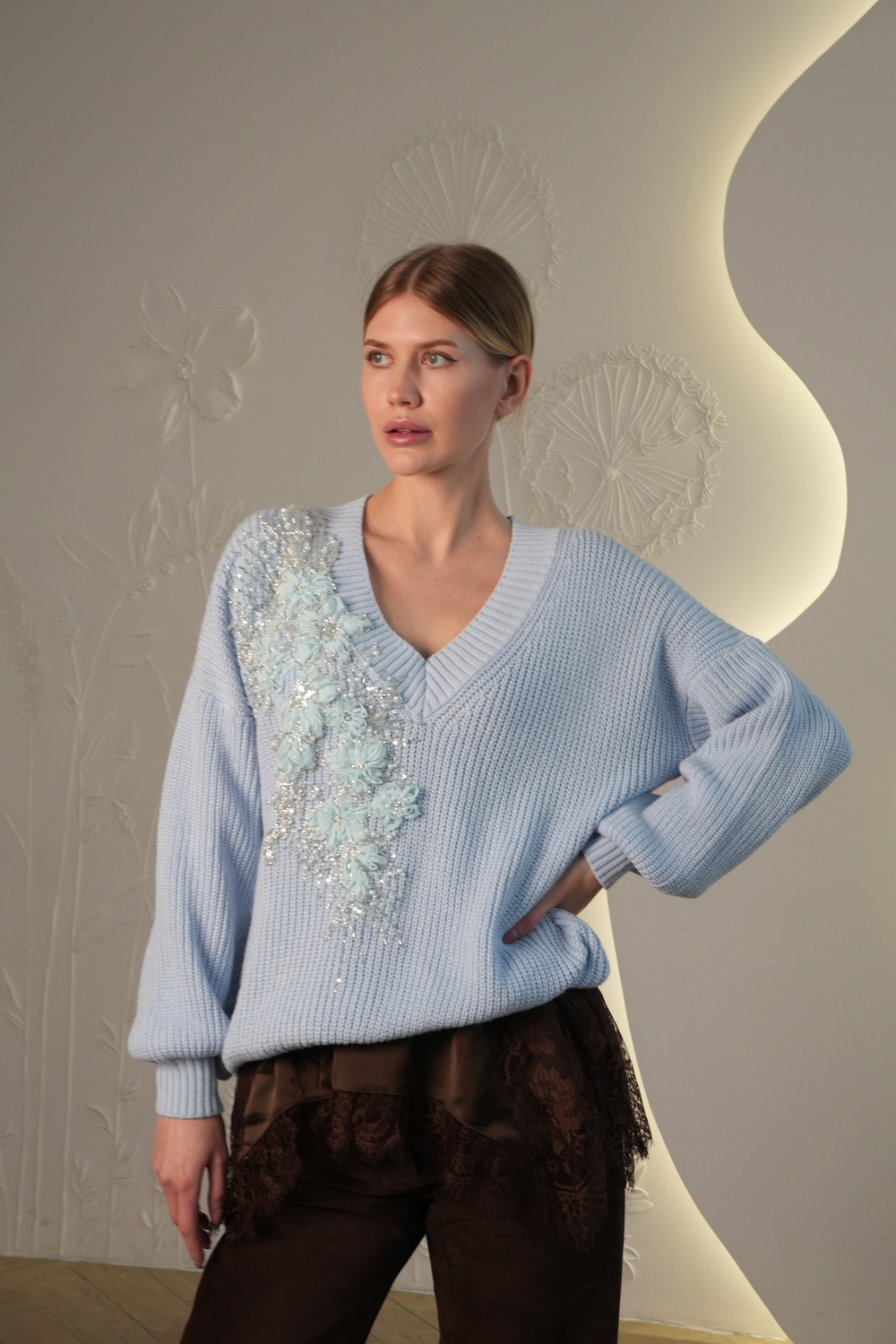 Свитер Голубой с вышивкой