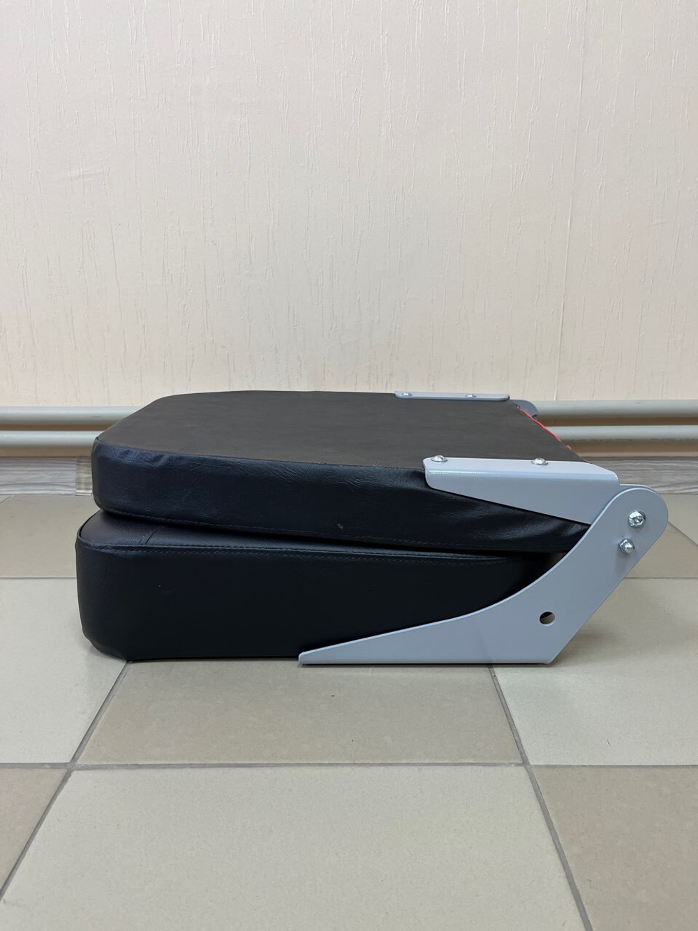 Сиденье на лодку, катер, без крепления, 430х380х200 мм (черный, белый)