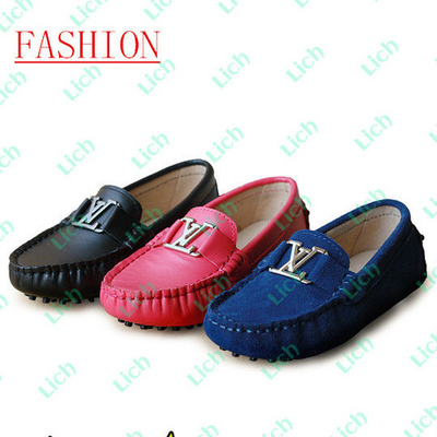 Мокасины детские с металлической пряжкой-буквами